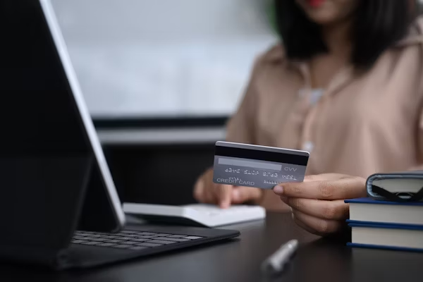 Quelle carte bancaire pour les paiements internationaux