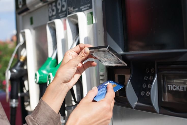 Carte bancaire à la pompe essence